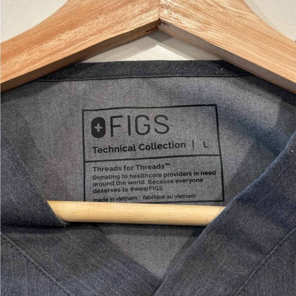 FIGS Leon Three-Pocket Scrub Top Graphite Mens Size Large - Picture 5 of 5
